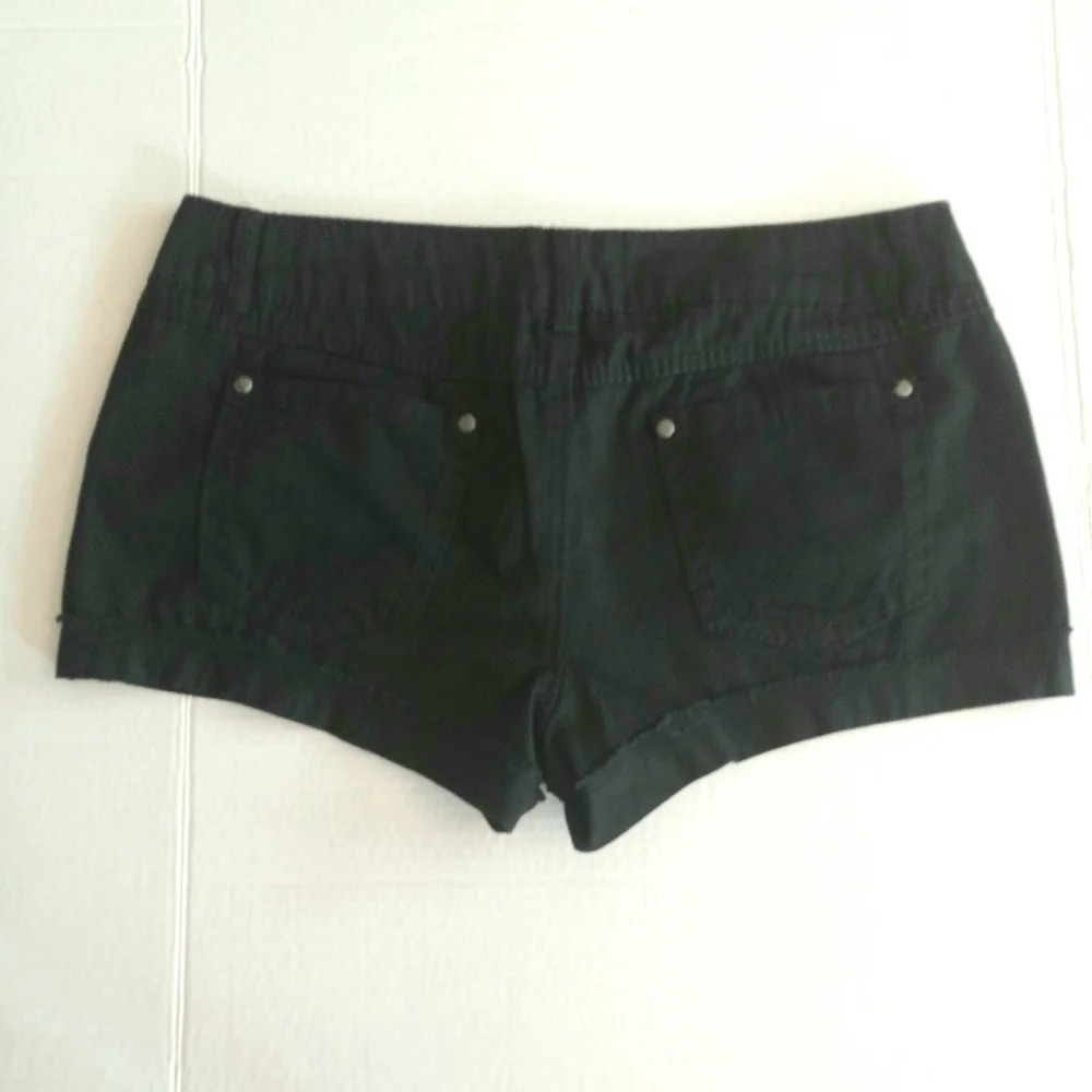 Boom Boom Jeans size 11 women's shorts black with embedded design
